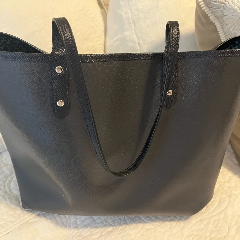 Coach EUC Reversible Navy & flower Tote with Structured Design and Gold Accents - Picture 2 of 14